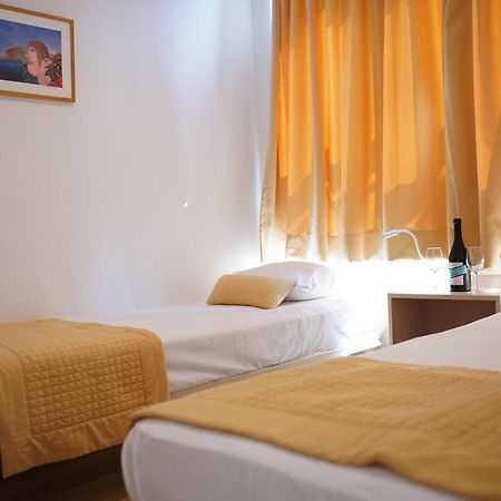 Hotel Sissy Kamena Vourla Extérieur photo