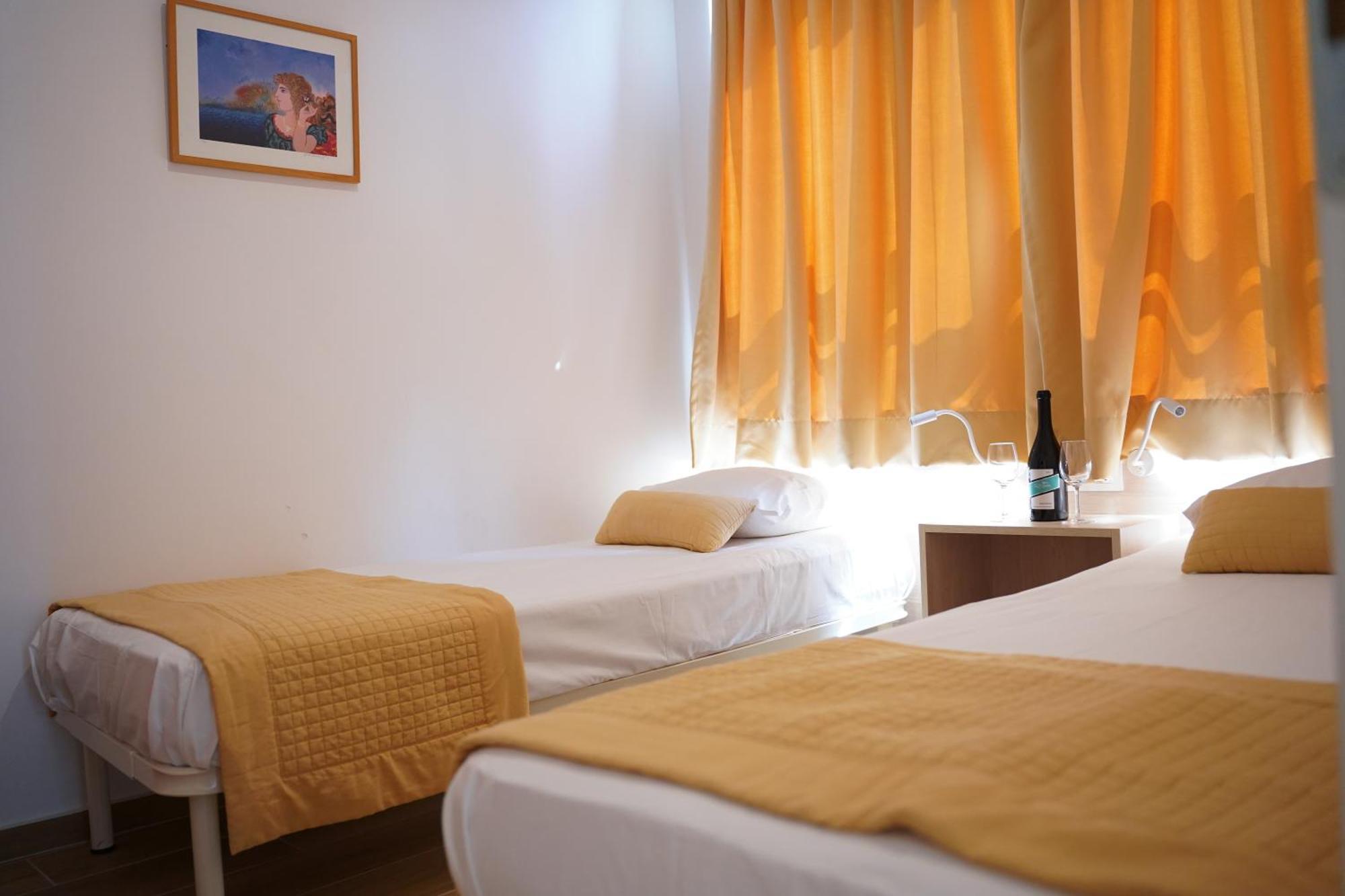 Hotel Sissy Kamena Vourla Extérieur photo